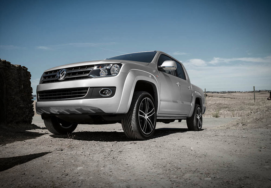 2015 Dezent Volkswagen Amarok Front Angle