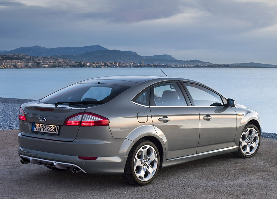 2007 Ford Mondeo Rear Angle