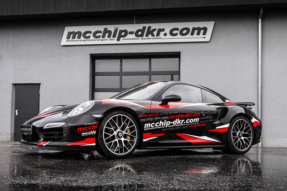 2015 MCCHIP-DKR Porsche 911 Turbo S Front Angle