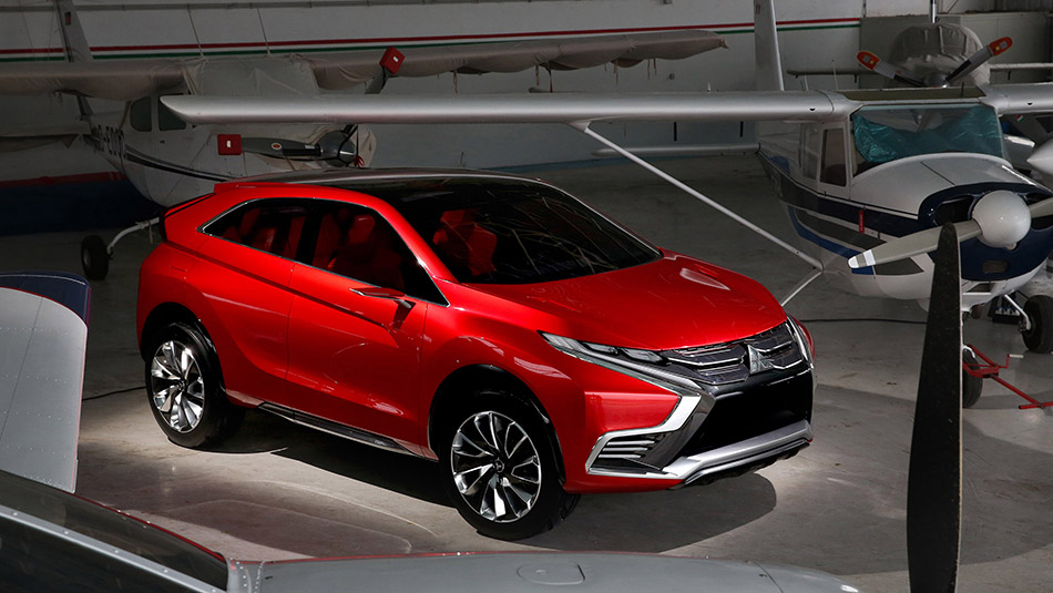 2015 Mitsubishi XR-PHEV II Concept Front Angle