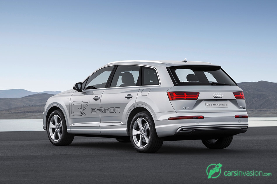 2017 Audi Q7 e-tron 2.0 TFSI quattro Rear Angle