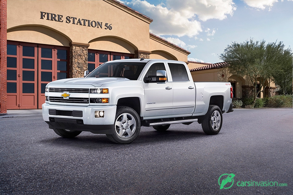 2015 Chevrolet Silverado Custom Sport HD Front Angle