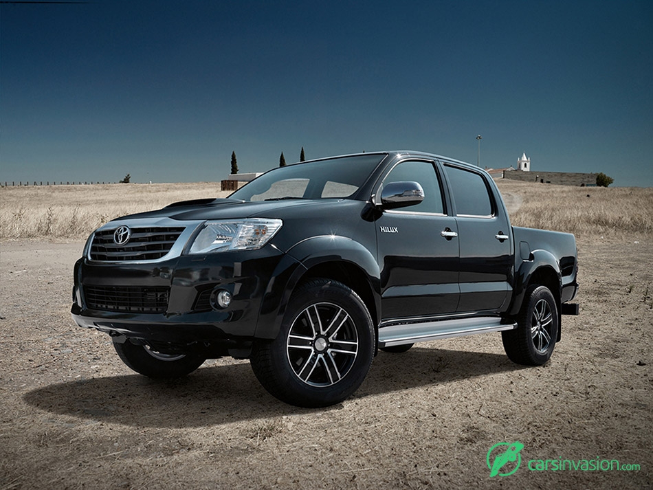 2015 Dezent Toyota Hilux Front Angle