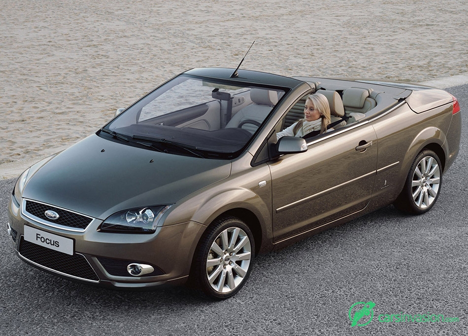 2006 Ford Focus Coupe-Cabriolet Front Angle
