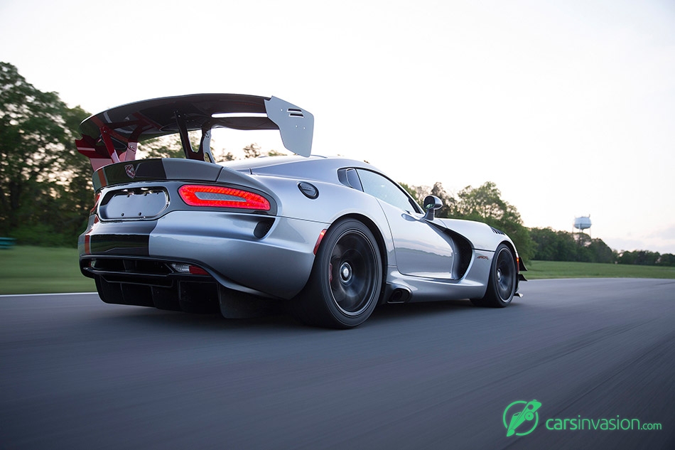 2016 Dodge Viper ACR Rear Angle