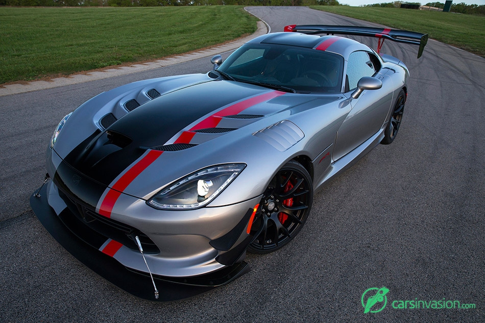 2016 Dodge Viper ACR Front Angle