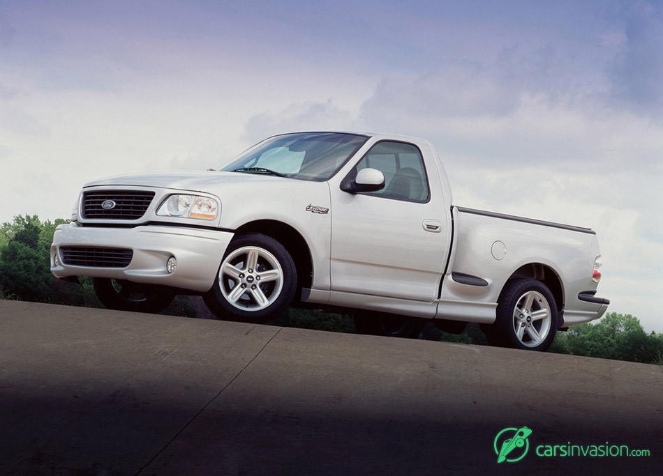 2004 Ford F-150 SVT Lightning Front Angle