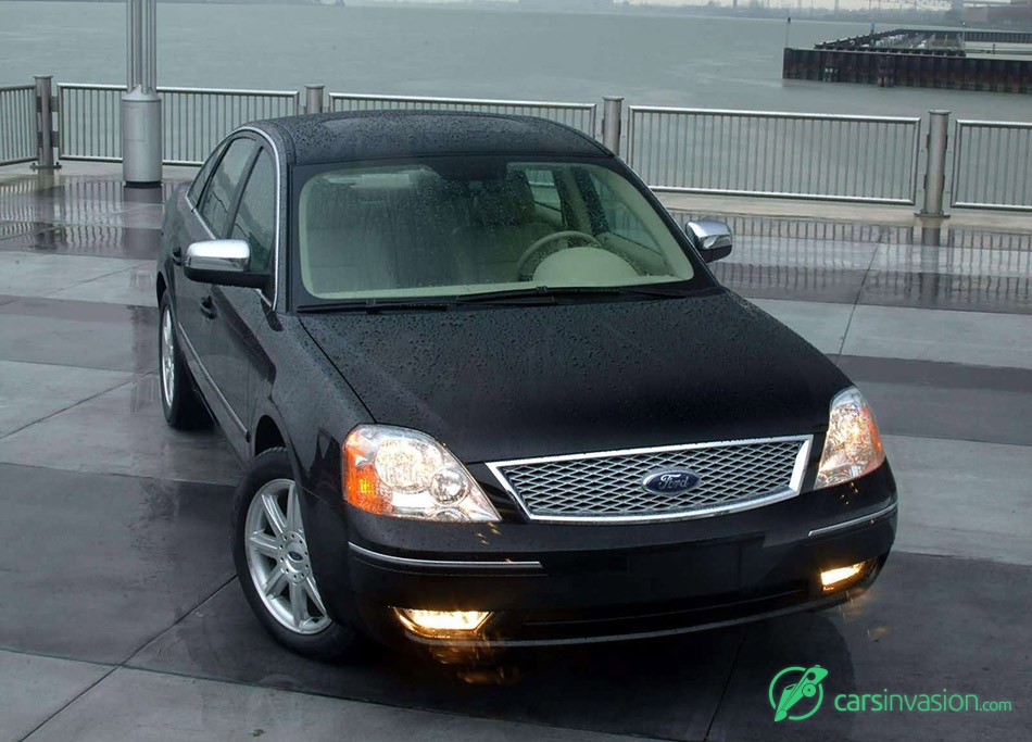 2005 Ford Five Hundred Limited Front Angle