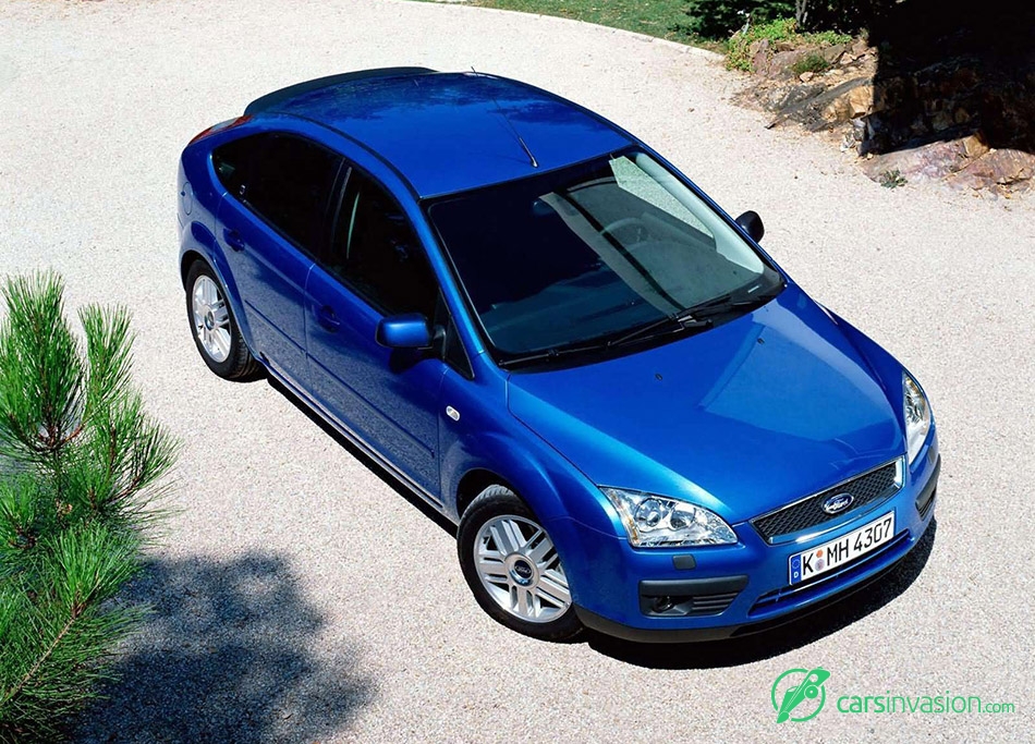2004 Ford Focus TDCi 5door EU-version Front Angle