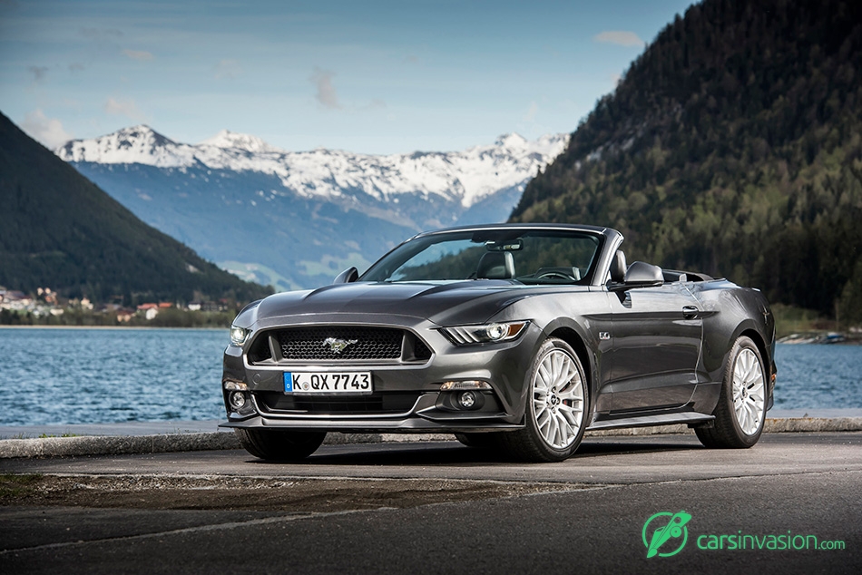 2015 Ford Mustang Convertible EU-Version Front Angle