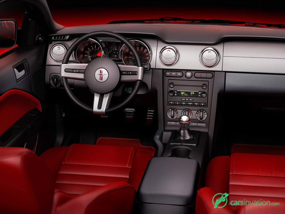 2005 Ford Mustang GT Interior