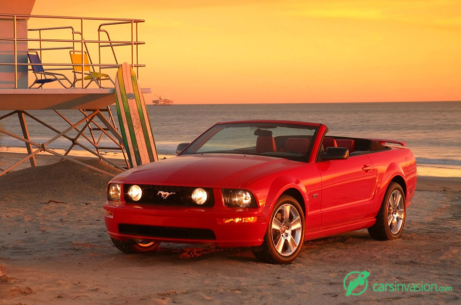 2005 Ford Mustang GT Convertible Front Angle