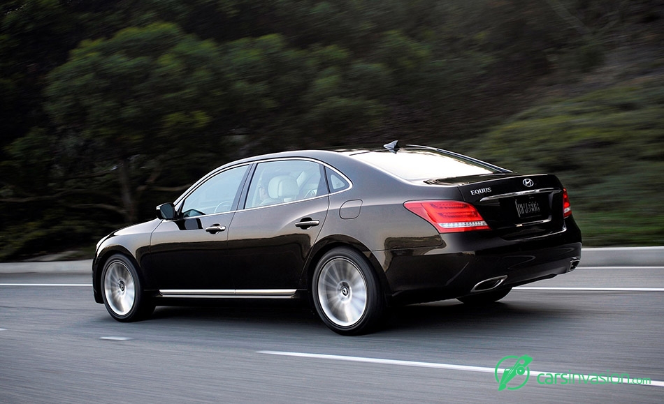 2016 Hyundai Equus Rear Angle