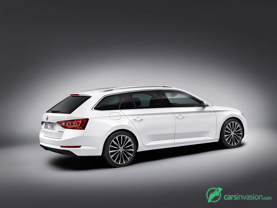 2016 Skoda Superb Combi Rear Angle