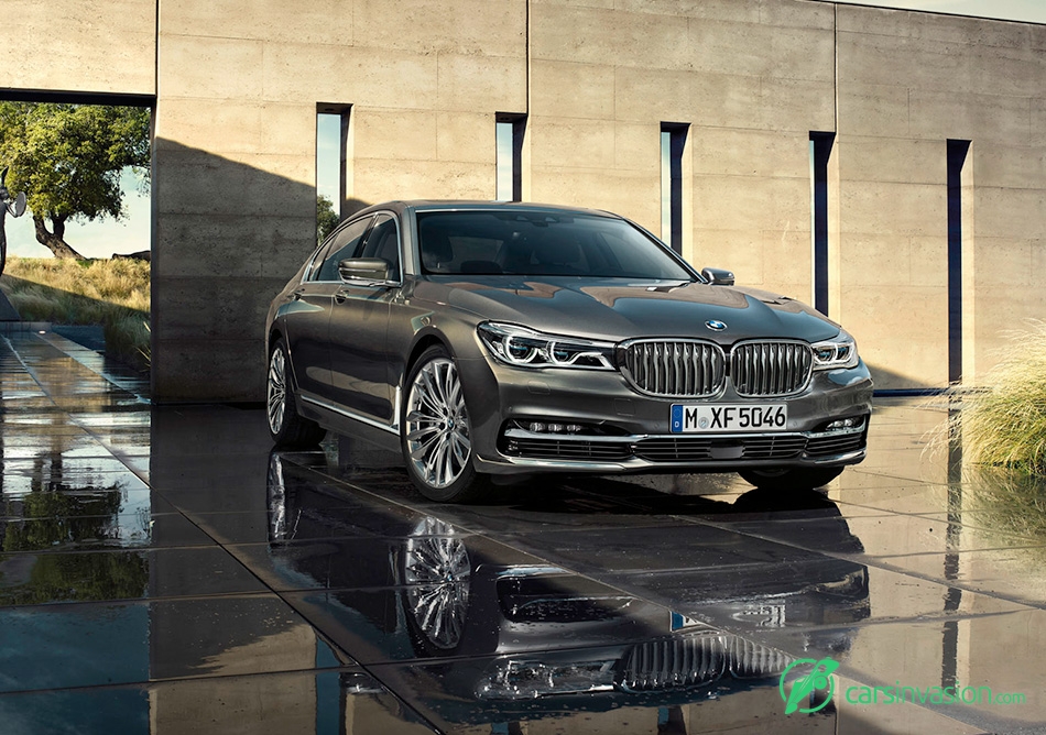 2016 BMW 7-Series Front Angle