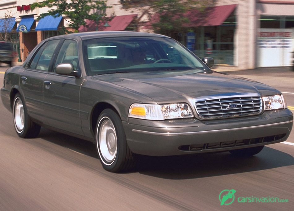 2001 Ford Crown Victoria Front Angle