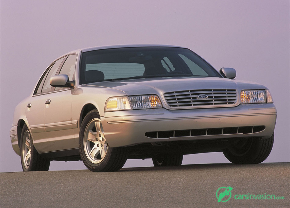 2002 Ford Crown Victoria Front Angle