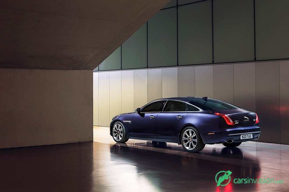 2016 Jaguar XJ Rear Angle
