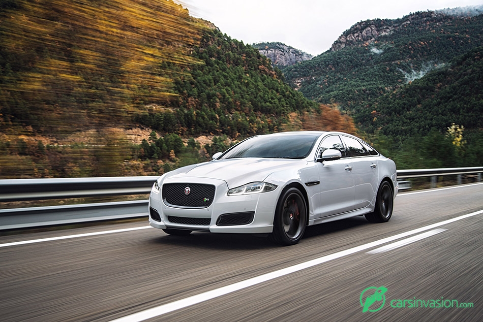 2016 Jaguar XJ Front Angle