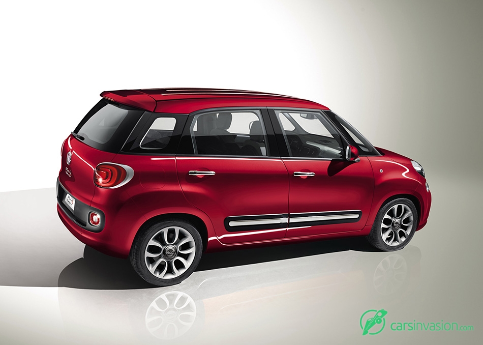 2013 Fiat 500L Rear Angle