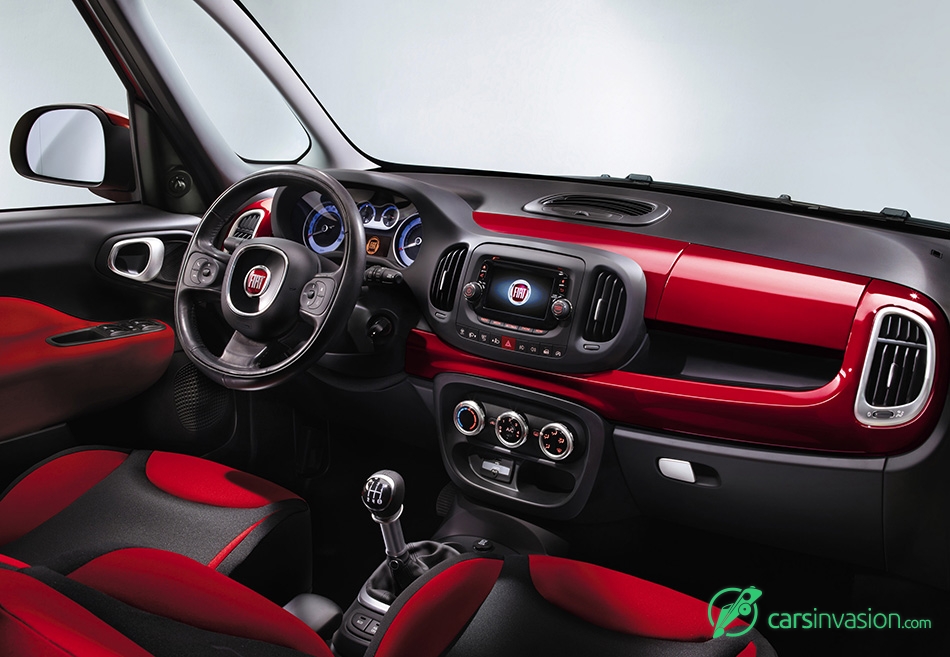 2013 Fiat 500L Interior