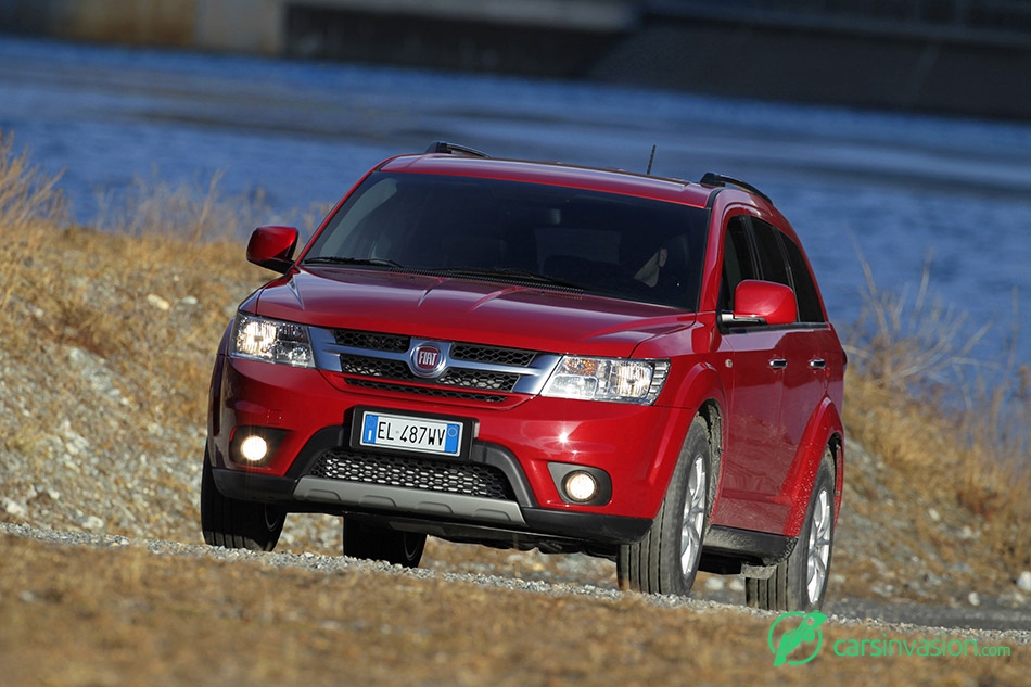 2012 Fiat Freemont AWD Front Angle