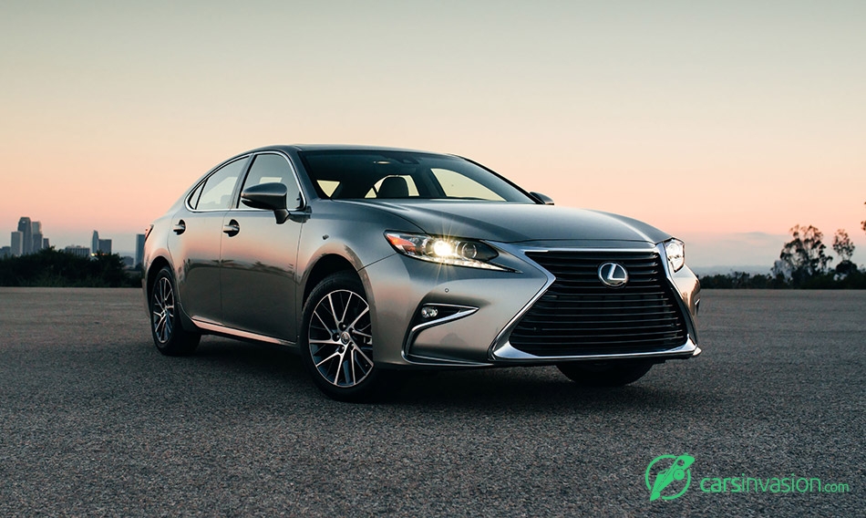 2016 Lexus ES350 Front Angle