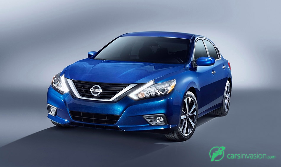 2016 Nissan Altima SR Front Angle