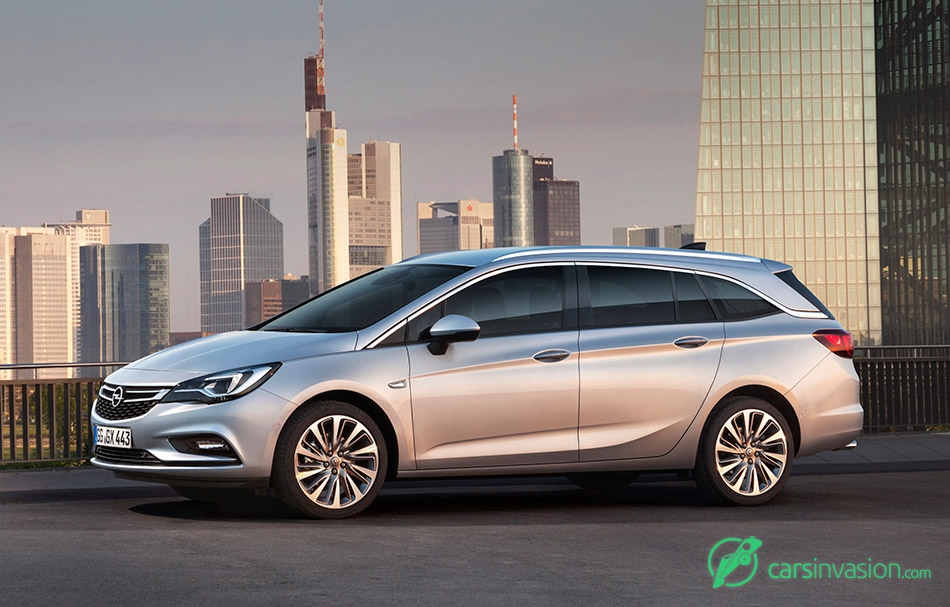 2016 Opel Astra Sports Tourer Front Angle