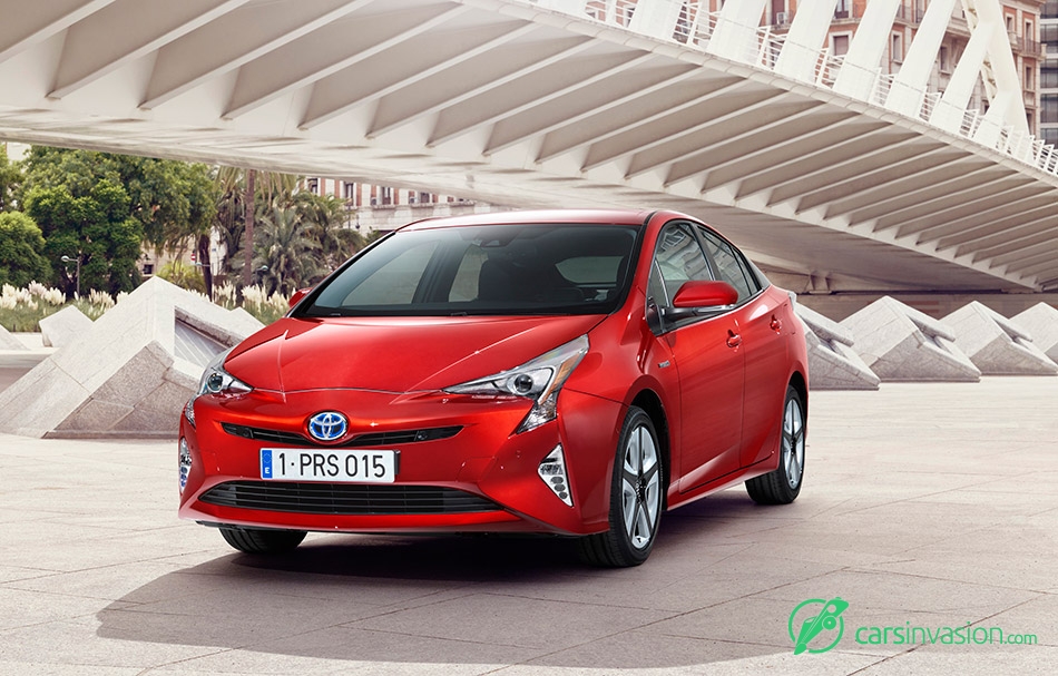 2016 Toyota Prius Front Angle