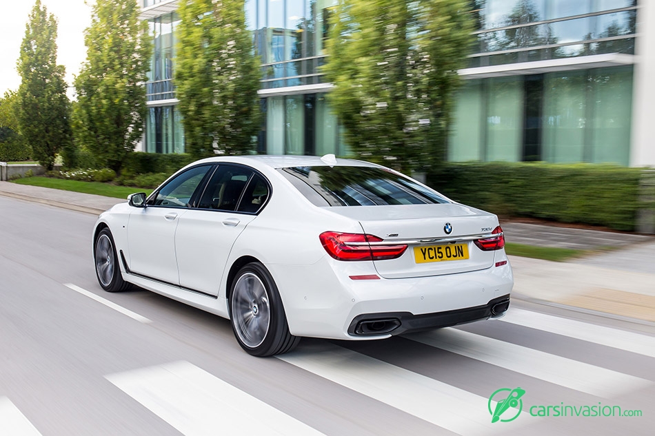 2016 BMW 7-Series UK-Version Rear Angle