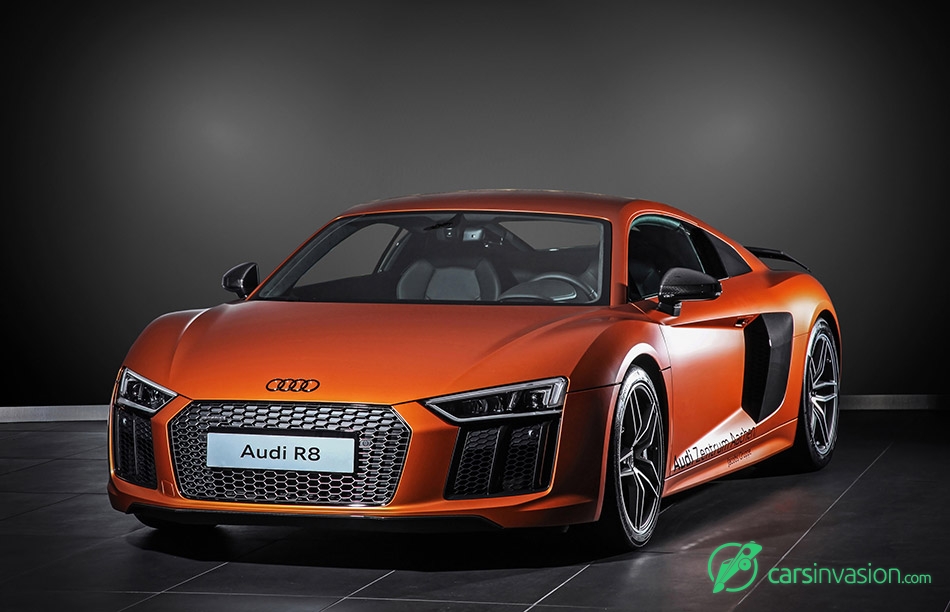 2015 HplusB Audi R8 Front Angle