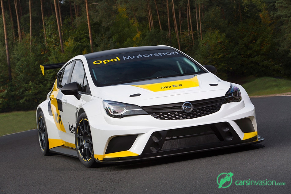2016 Opel Astra TCR Front Angle